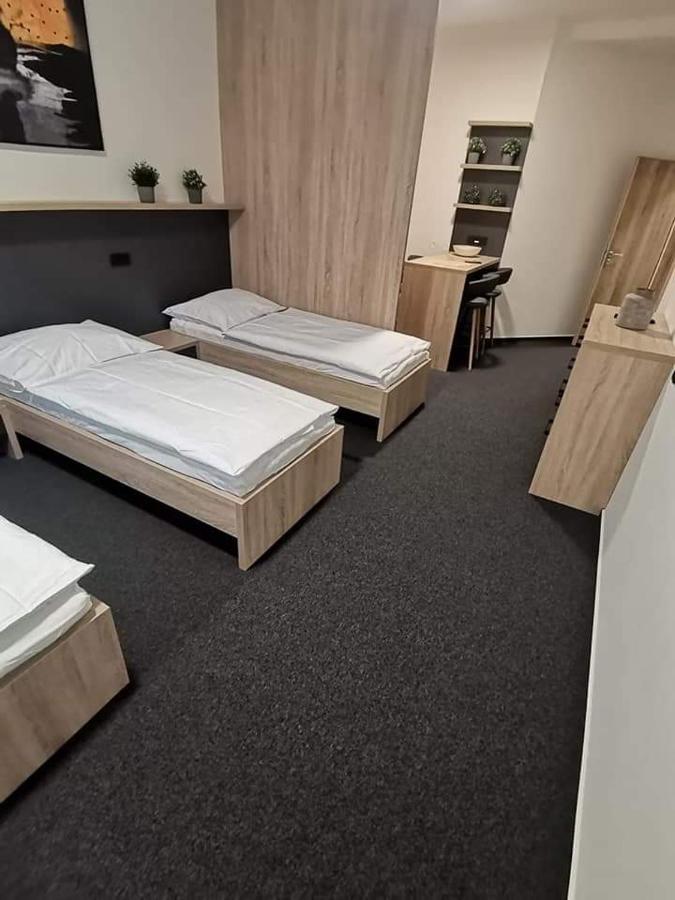 אוסטרבה Sareza Hotel מראה חיצוני תמונה