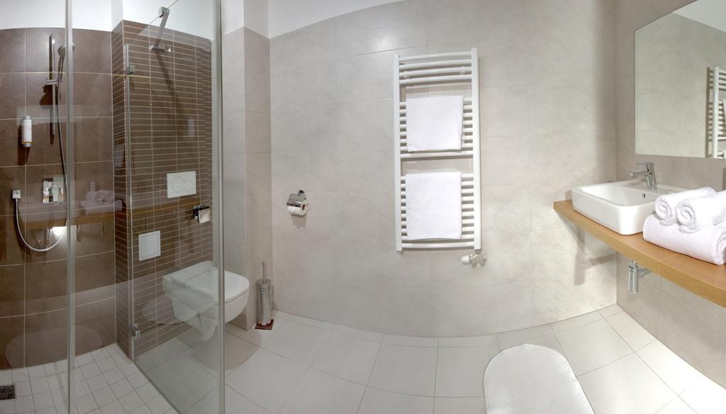 אוסטרבה Sareza Hotel מראה חיצוני תמונה