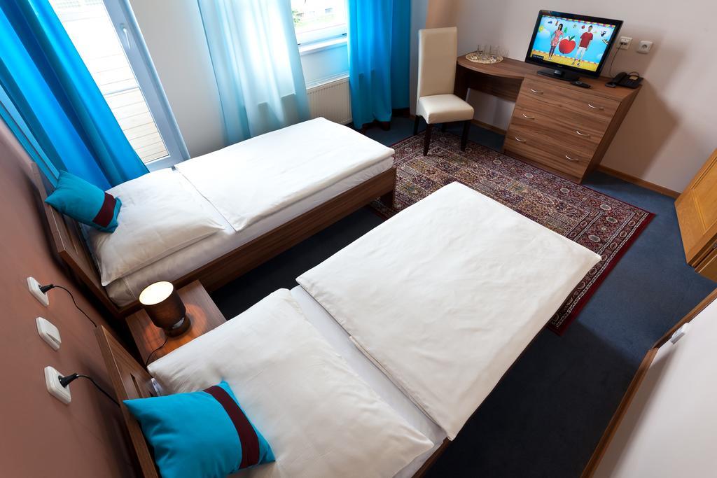 אוסטרבה Sareza Hotel מראה חיצוני תמונה