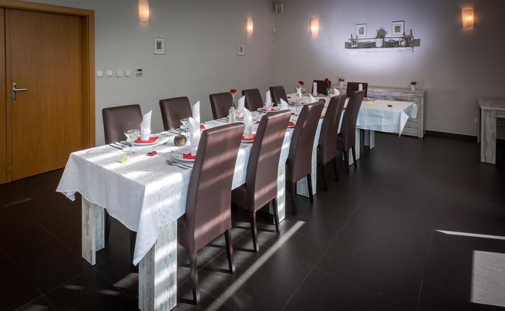 אוסטרבה Sareza Hotel מראה חיצוני תמונה