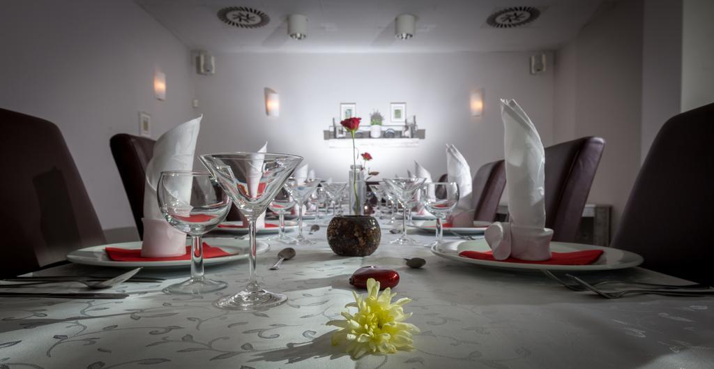 אוסטרבה Sareza Hotel מראה חיצוני תמונה