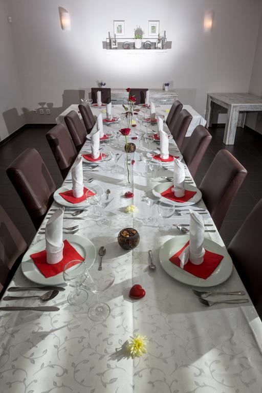 אוסטרבה Sareza Hotel מראה חיצוני תמונה