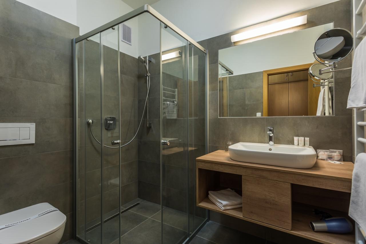 אוסטרבה Sareza Hotel מראה חיצוני תמונה