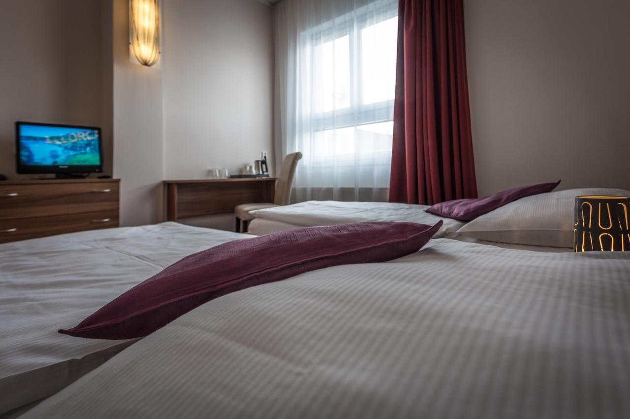 אוסטרבה Sareza Hotel מראה חיצוני תמונה