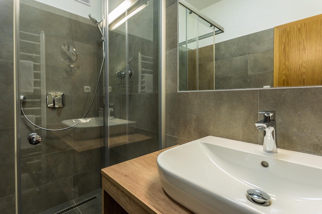 אוסטרבה Sareza Hotel מראה חיצוני תמונה