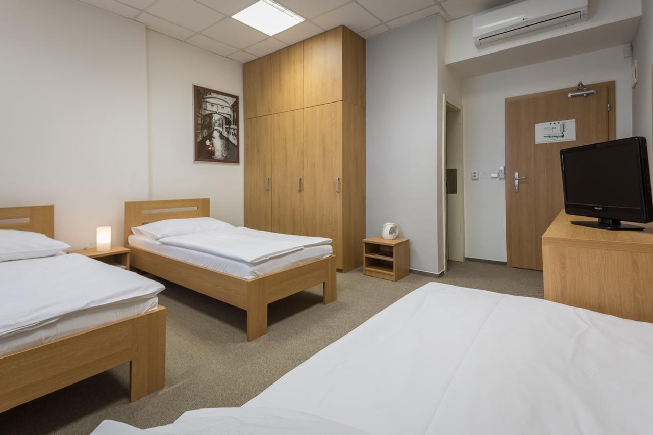 אוסטרבה Sareza Hotel מראה חיצוני תמונה